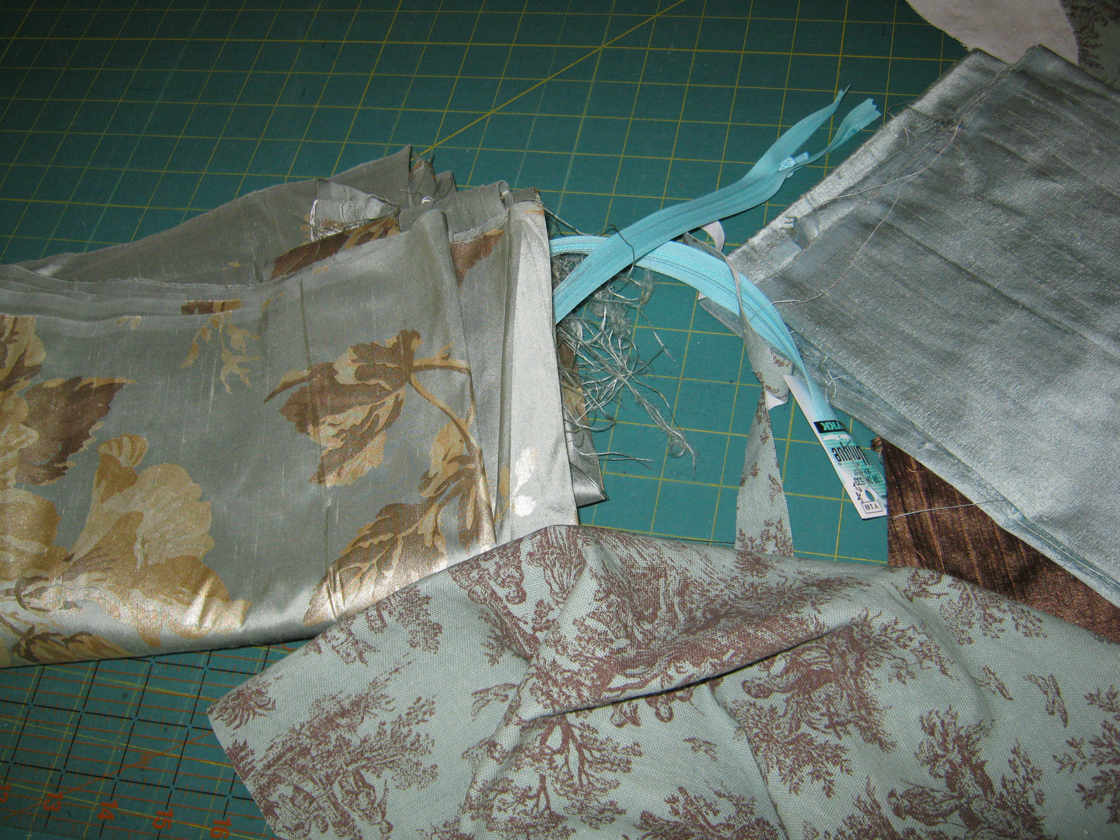 Here is the lovely aqua toile that gretchen picked out, and here is the floral silk that matches!